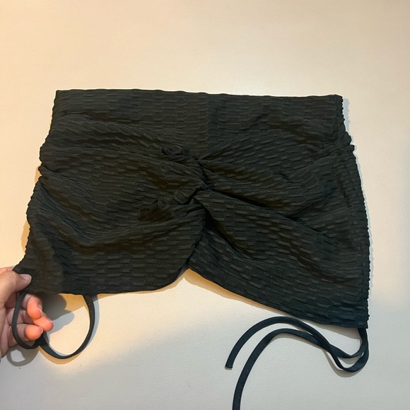 Tik Tok scrunched shorts - Picture 2 of 3